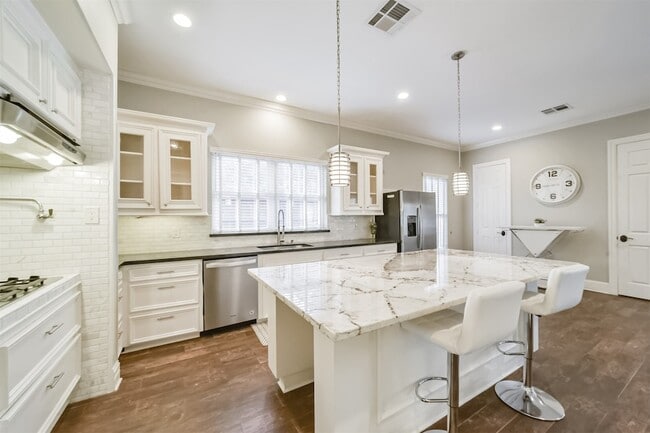 Building Photo - 9660 Fairdale Ln