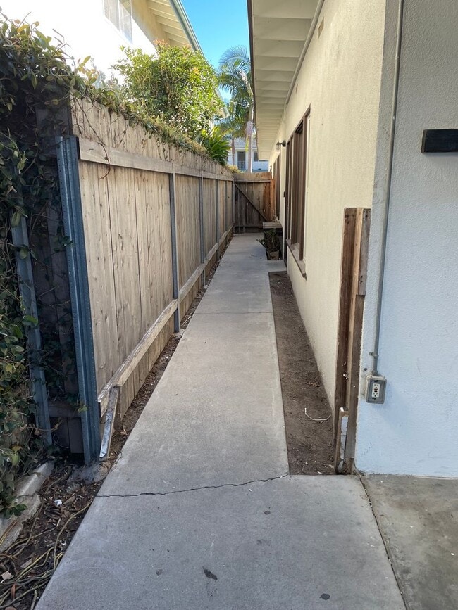 Building Photo - 6859 Pasado Rd