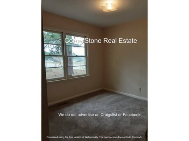 Building Photo - 709 Poe Ave
