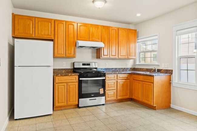 Building Photo - Bright Mosswood Studio Near BART and Kaiser