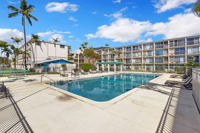 Building Photo - Makaha Surfside - One Bedroom