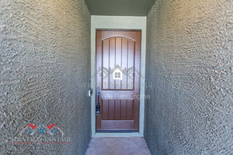 Building Photo - 15075 W McKinley St