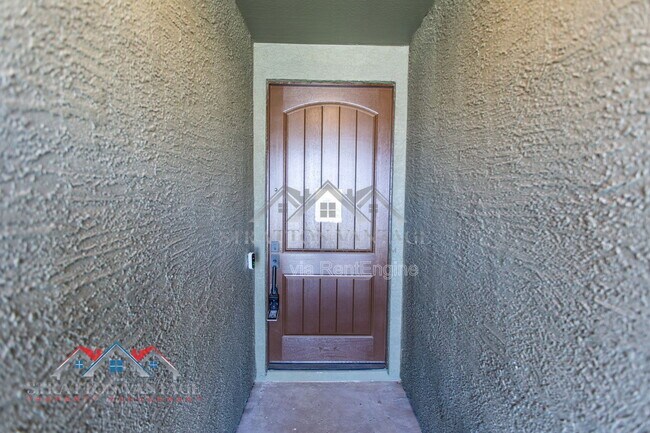 Building Photo - 15075 W McKinley St