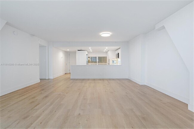 Building Photo - 555 NE 34th St