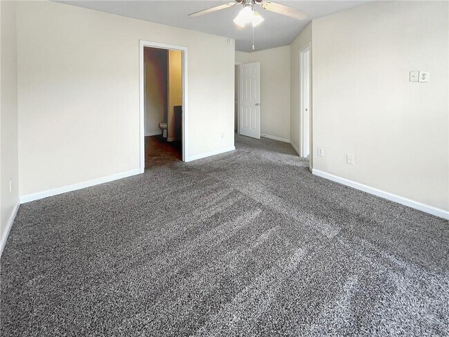 Building Photo - 5000 Lincoln Dr