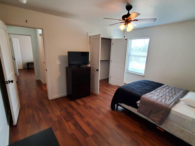 Building Photo - 37 W Thatcher St