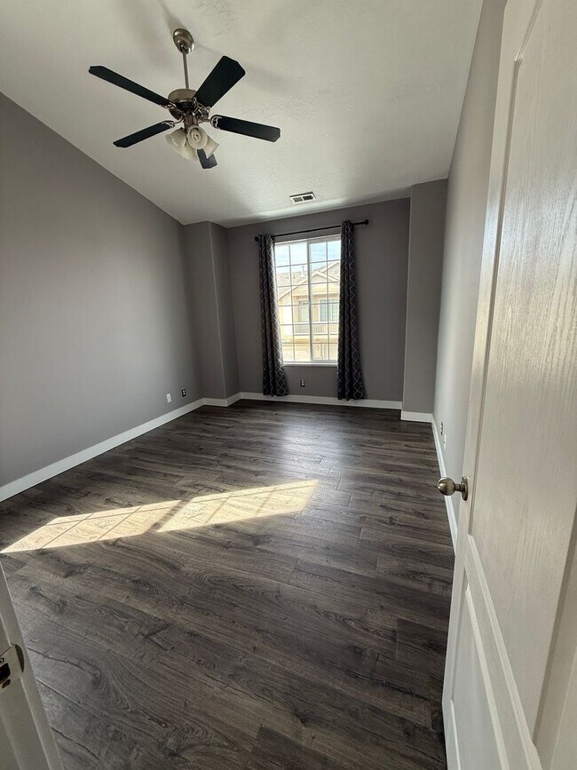 Building Photo - Beautifully Updated Foxboro Townhome – Steps from Nature Trails