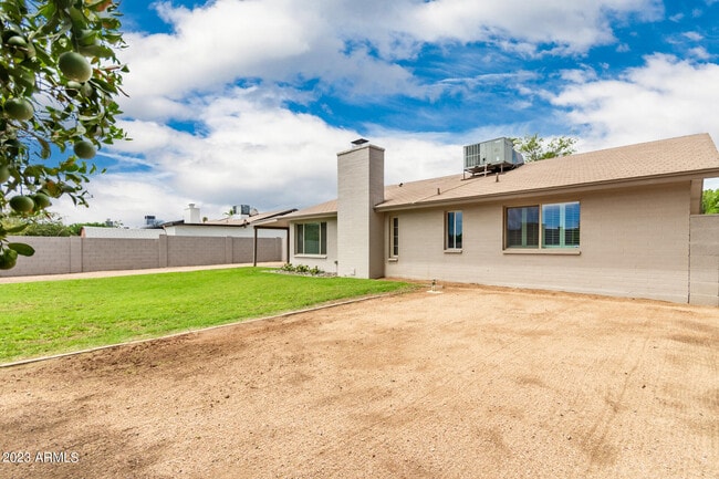 Building Photo - 4833 E Kathleen Rd