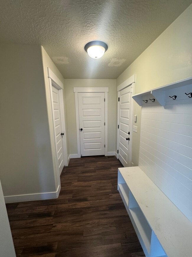 Building Photo - 1109 W Meridian Dr