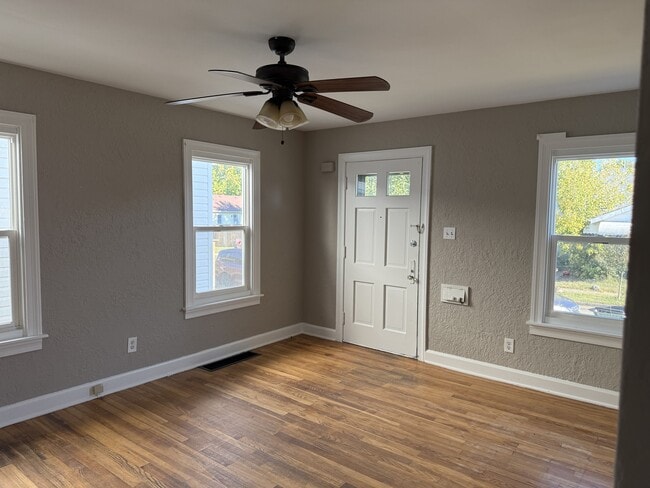 Building Photo - 1223 Campbell Ave