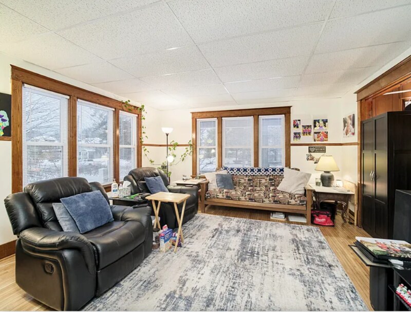 Building Photo - 720 E Ludington Ave