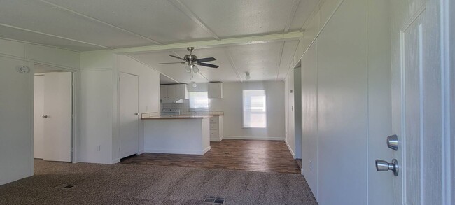 Building Photo - Ready to Move in