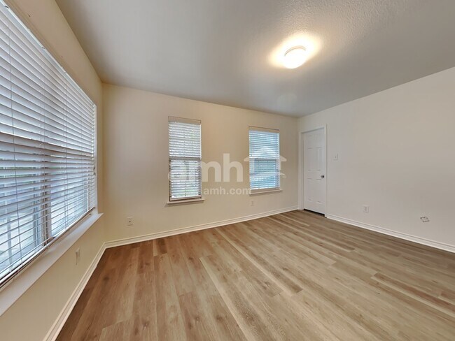 Building Photo - 5345 Freestone Dr