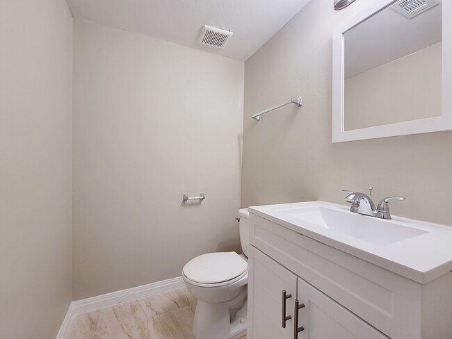 Building Photo - 3206 Lobit Dr
