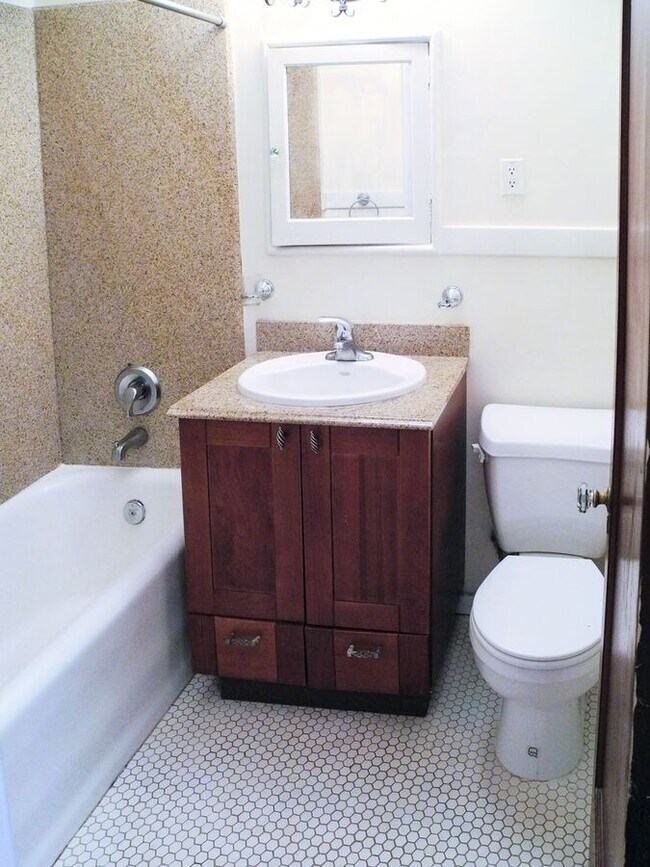 Building Photo - 6209 1/2 15th Ave NW-304