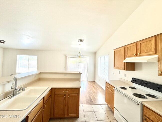 Building Photo - 13271 W Desert Rock Dr