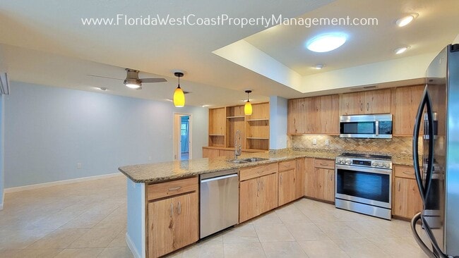 Building Photo - CLASSIC SARASOTA POOL HOME WITH UPDATES AN...