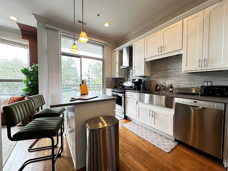 Building Photo - 1249 W Madison St