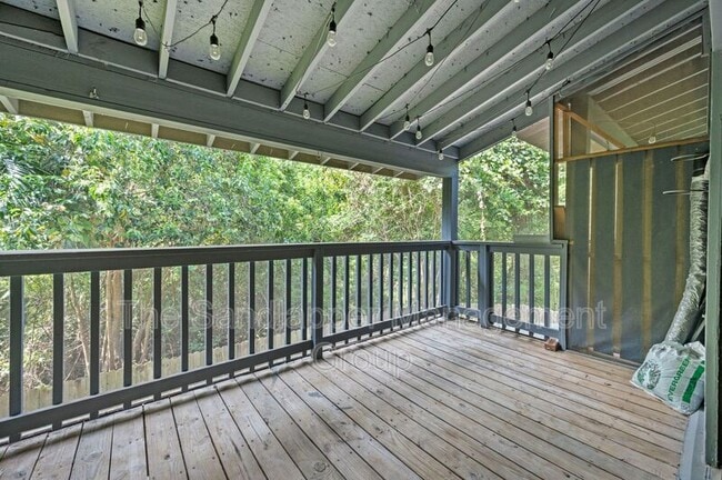 Building Photo - 1530 Fort Johnson Rd