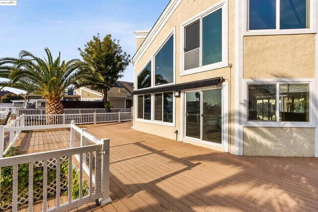 Building Photo - 4730 Spinnaker Way