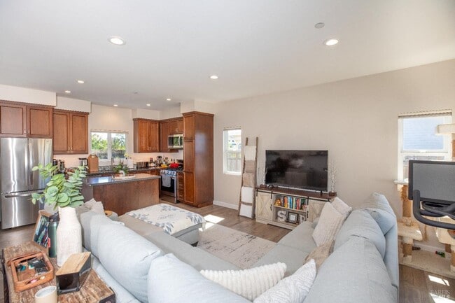 Building Photo - Nature Lover's Newer 1 bedroom single fami...