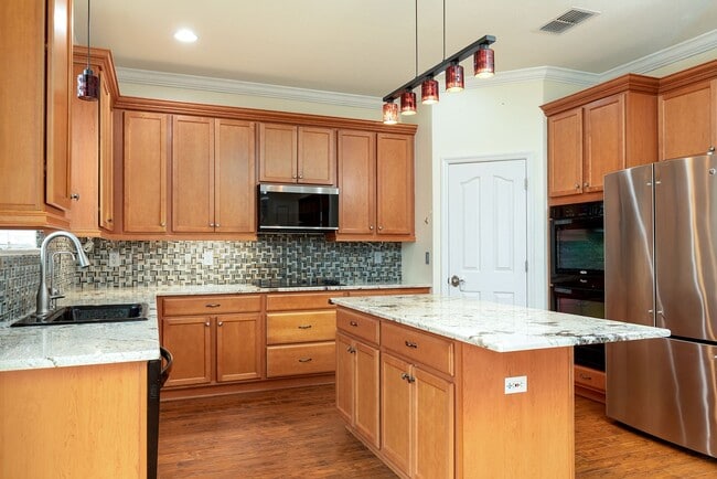 Building Photo - BEAUTIFUL UPDATED 4 bedroom home in great community!