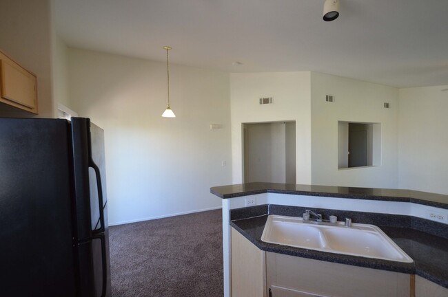 Building Photo - 2nd Floor Condo in a Gated Northeast Commu...
