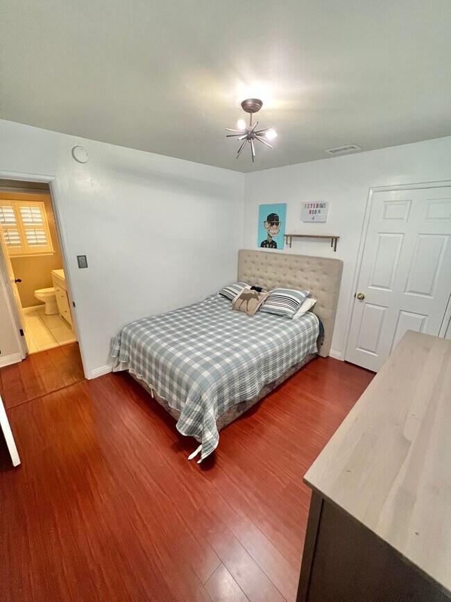 Building Photo - Spacious Remodeled Home Near El Dorado Park