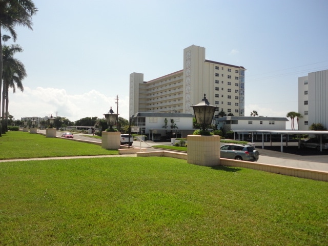 Building Photo - Beach across the Street!  Located in the Gulf Point HOA community