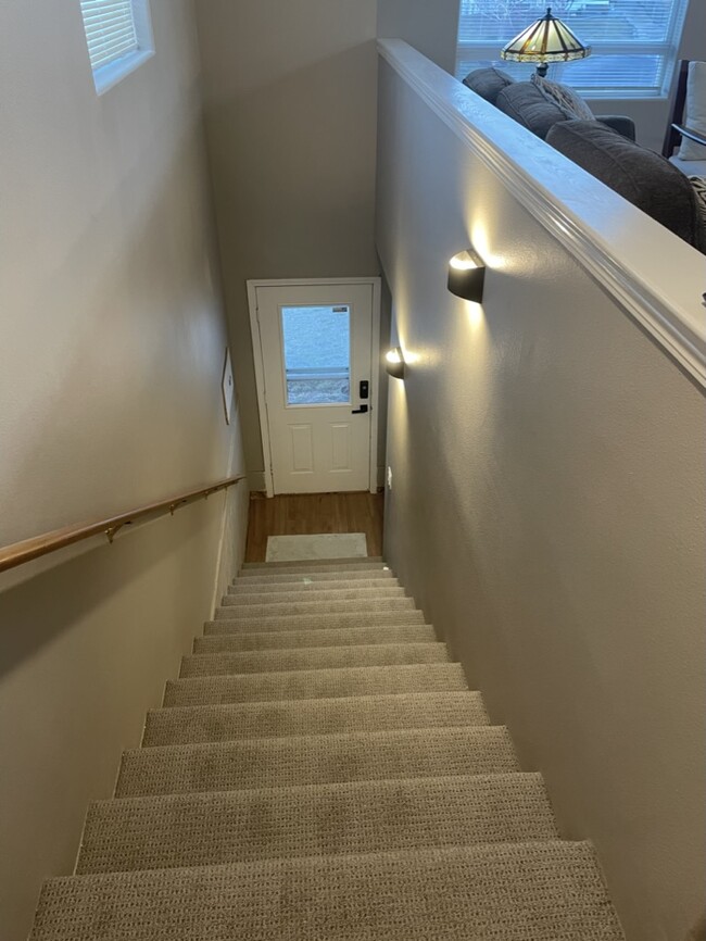 Building Photo - 740 NE Loper Ave