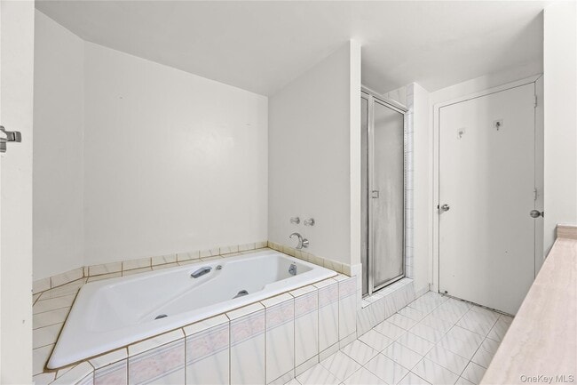 Building Photo - UHartty