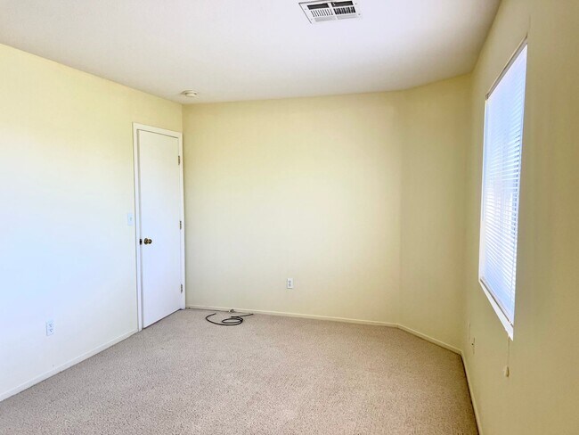 Building Photo - 10729 Pipers Cove Ln