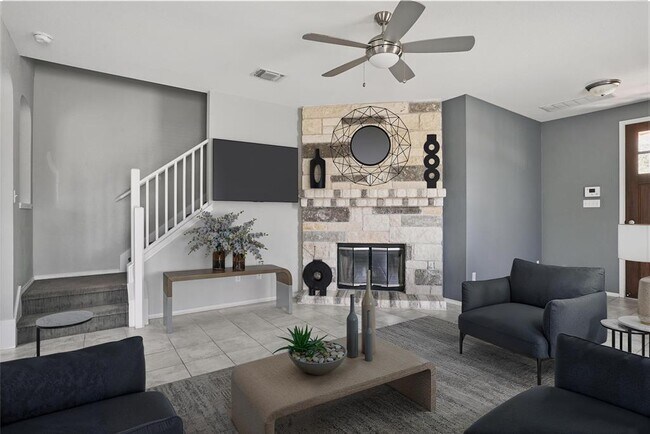 Building Photo - 144 Holstein St