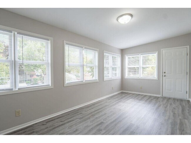 Building Photo - 1132 Farrington St