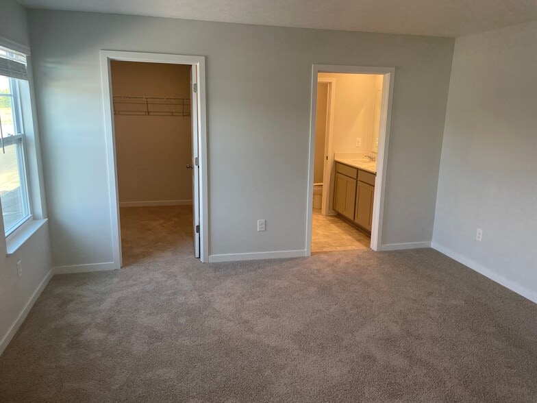 Building Photo - 6375 Marinelli Dr N