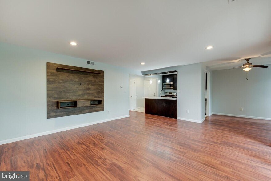 Building Photo - 7312 Donnell Pl