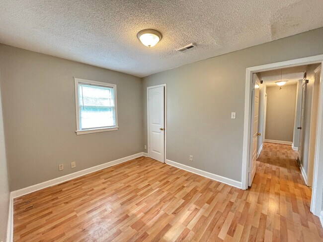 Building Photo - 3932 Dearborn St
