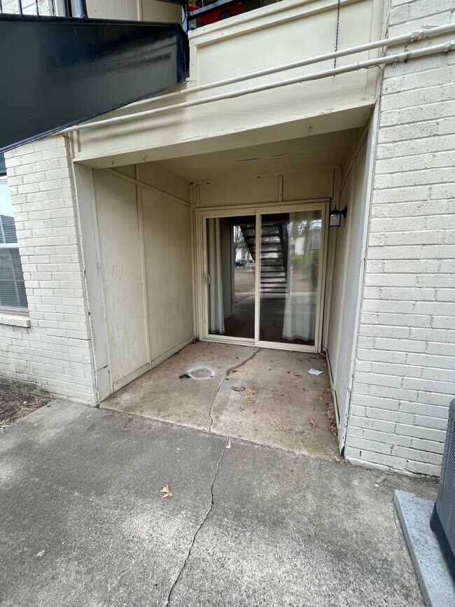 Building Photo - 1801 E Lindsey St