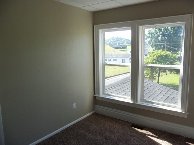 Building Photo - 1702 N Jefferson Dr