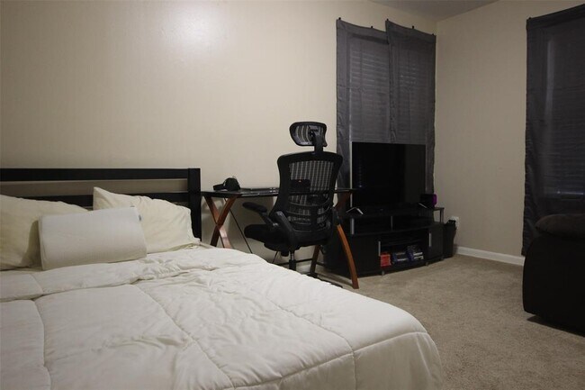 Building Photo - 4614 Raintree Blvd