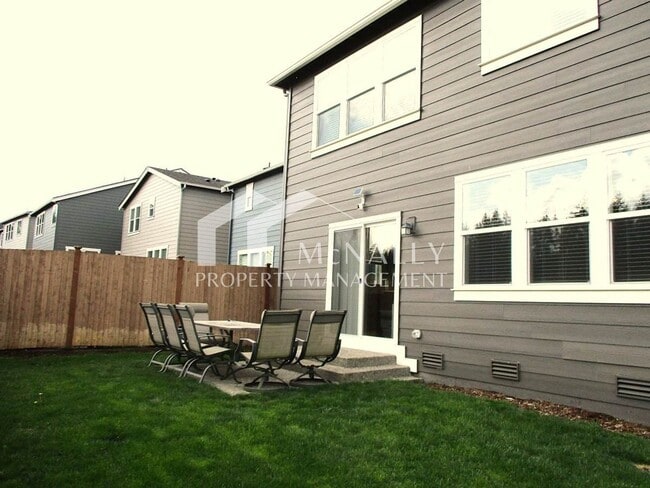 Building Photo - 5-Bedroom Home in Stetson Heights Backing to Greenbelt
