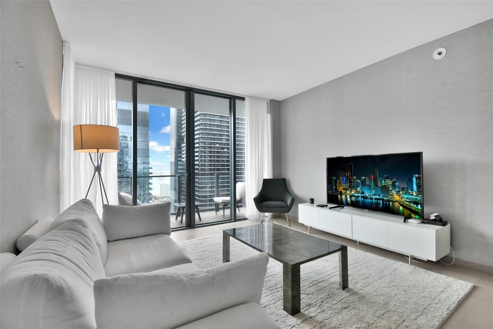 Building Photo - 88 SW 7th St