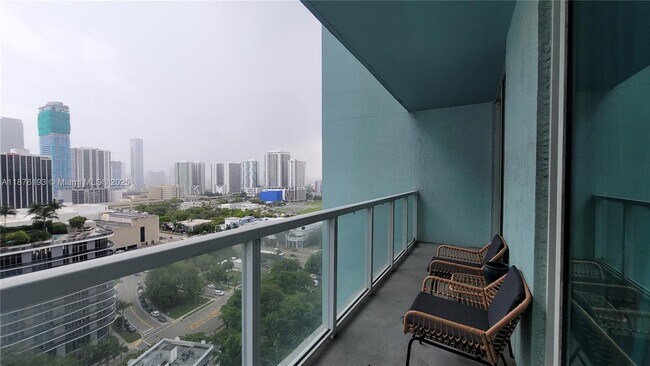Building Photo - 1900 N Bayshore Dr