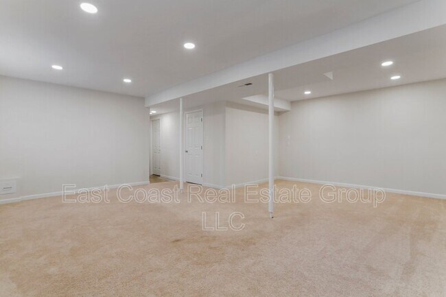 Building Photo - 339 Clifford Dr