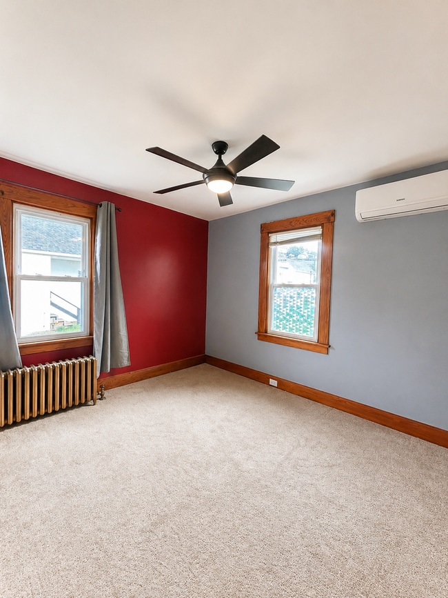 Building Photo - Spacious Single-Family Home w/Sunroom partially finished basment| Pet Friendly | Shaler