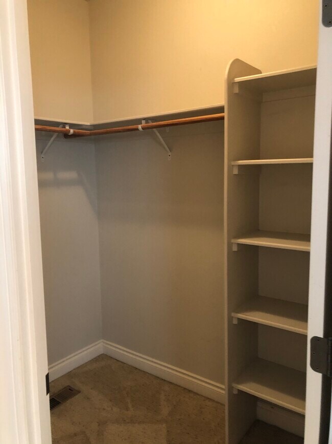 Building Photo - 813 Solano Cir