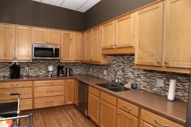 Building Photo - 1537 E Hillsboro Blvd