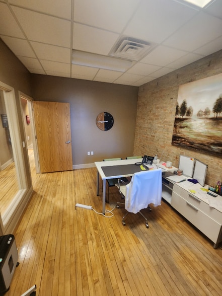 Building Photo - 9 Main St