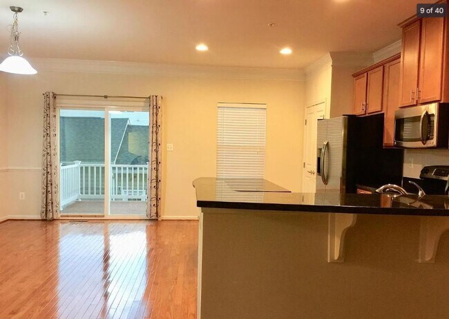 Building Photo - Large Townhome in Wormans Mill!