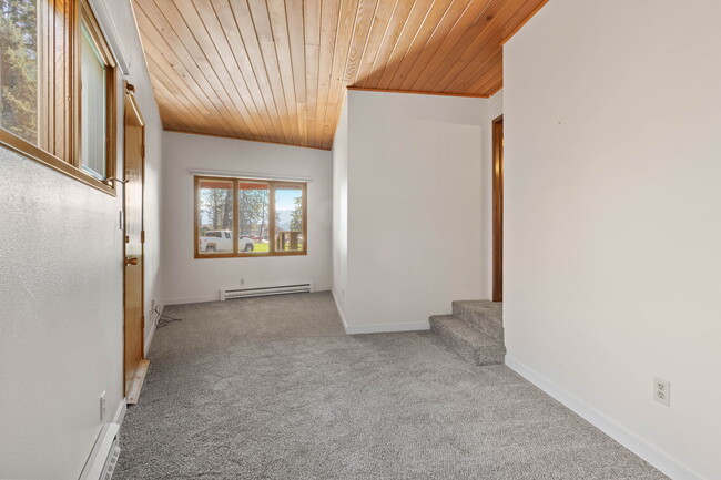 Building Photo - 10181 N Fairway Dr